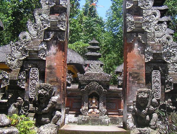 グヌンルバ寺院　Pura Gunung Lebah